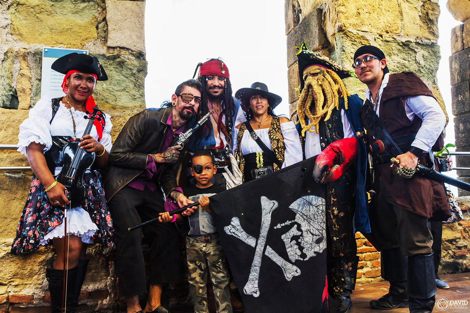 Piratas de Taboga en la feria Yo Me Reciclo en Panamá Viejo