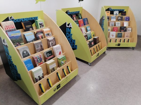 Estantes móviles de libros del proyecto “La Independiente”, ejemplo de la iniciativa propuesta para Taboga