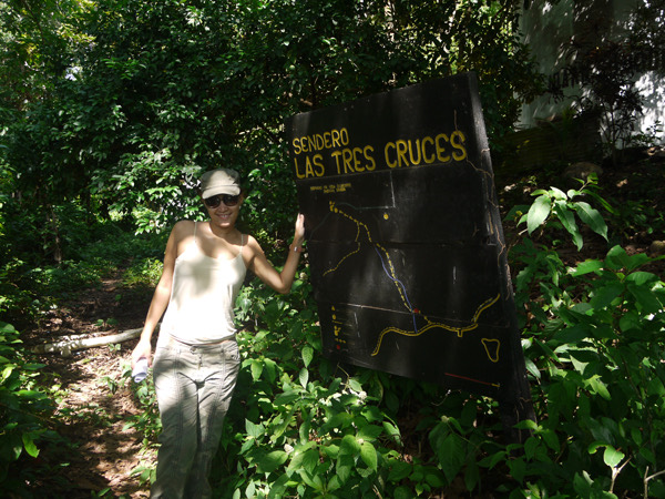 Inicio del recorrido de senderismo en Taboga
