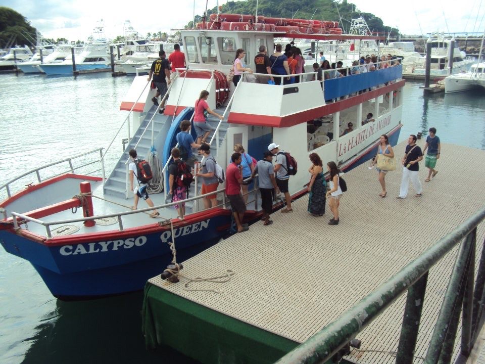 El barco Calypso rumbo a Taboga